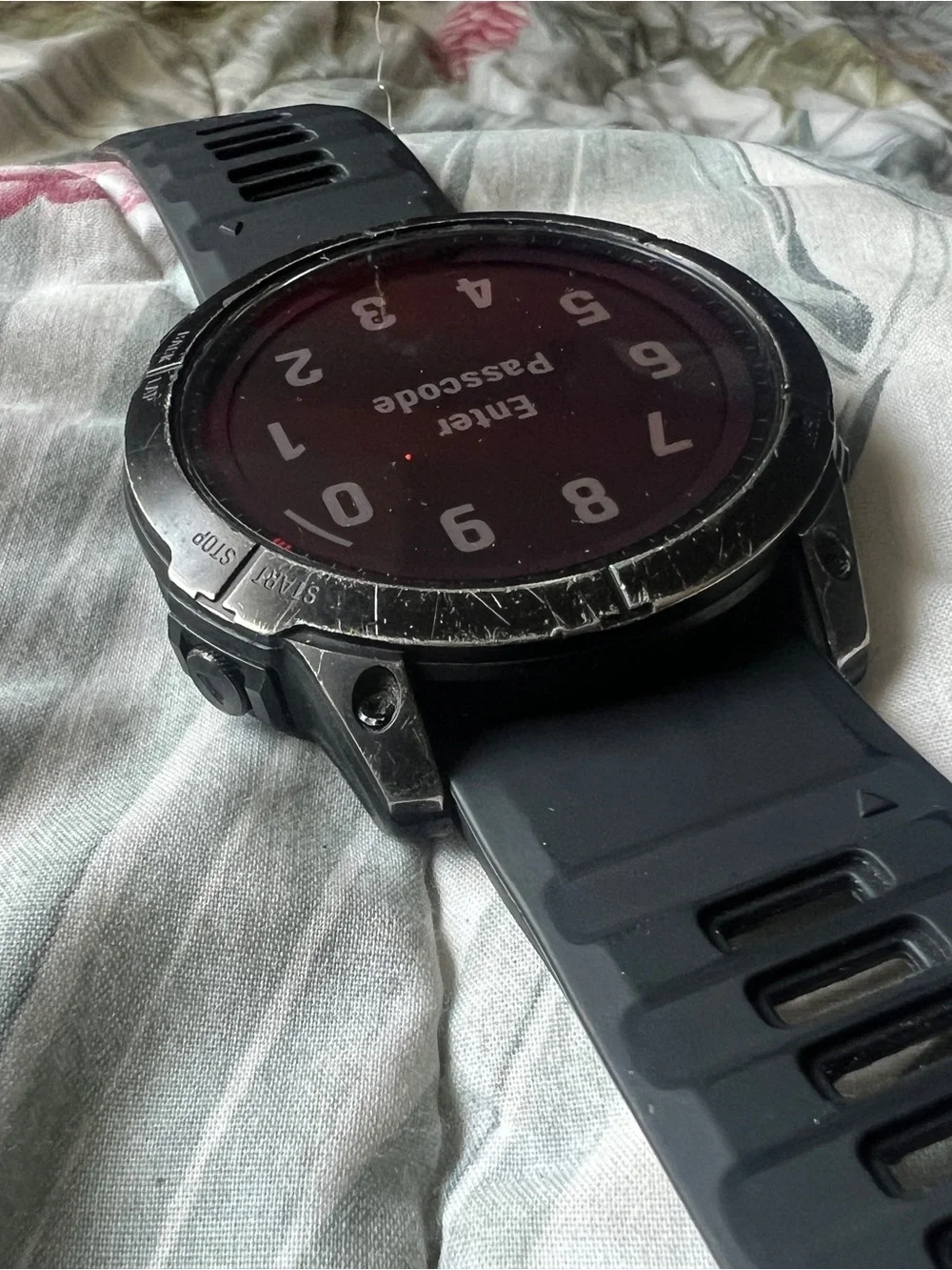 Garmin Fenix 7X Sapphire Solar 51mm Black Smartwatch. Flashlight on this watch.